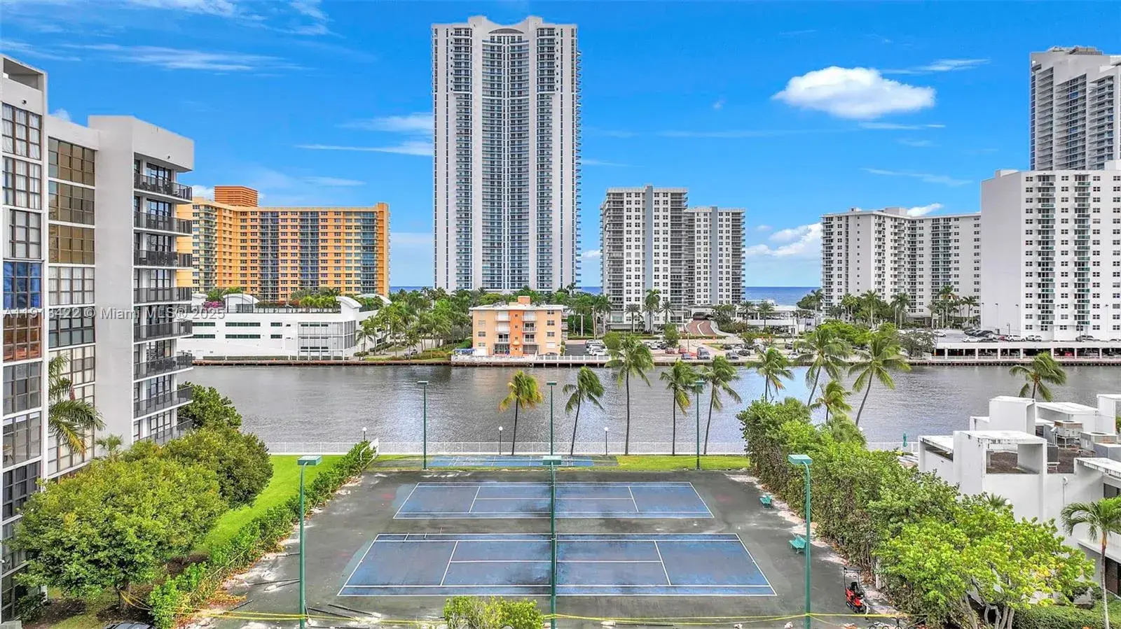 1000 Parkview Dr # 229, Hallandale Beach FL 33009