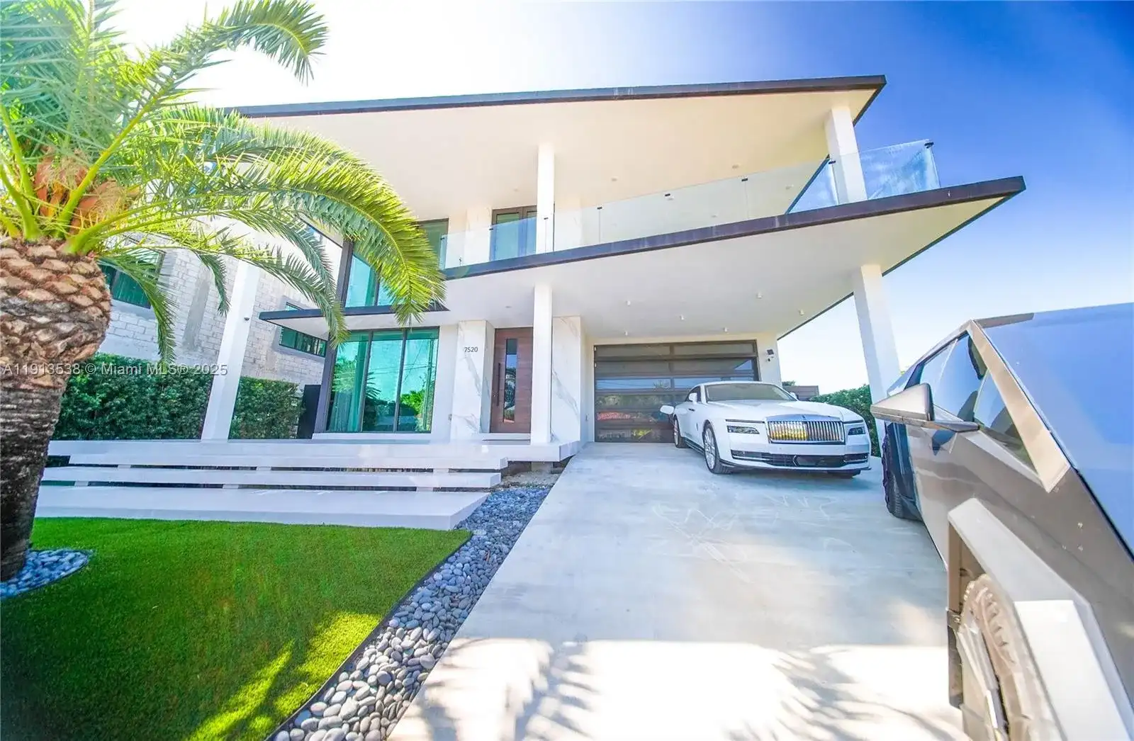 7520 W Treasure Dr, North Bay Village FL 33141
