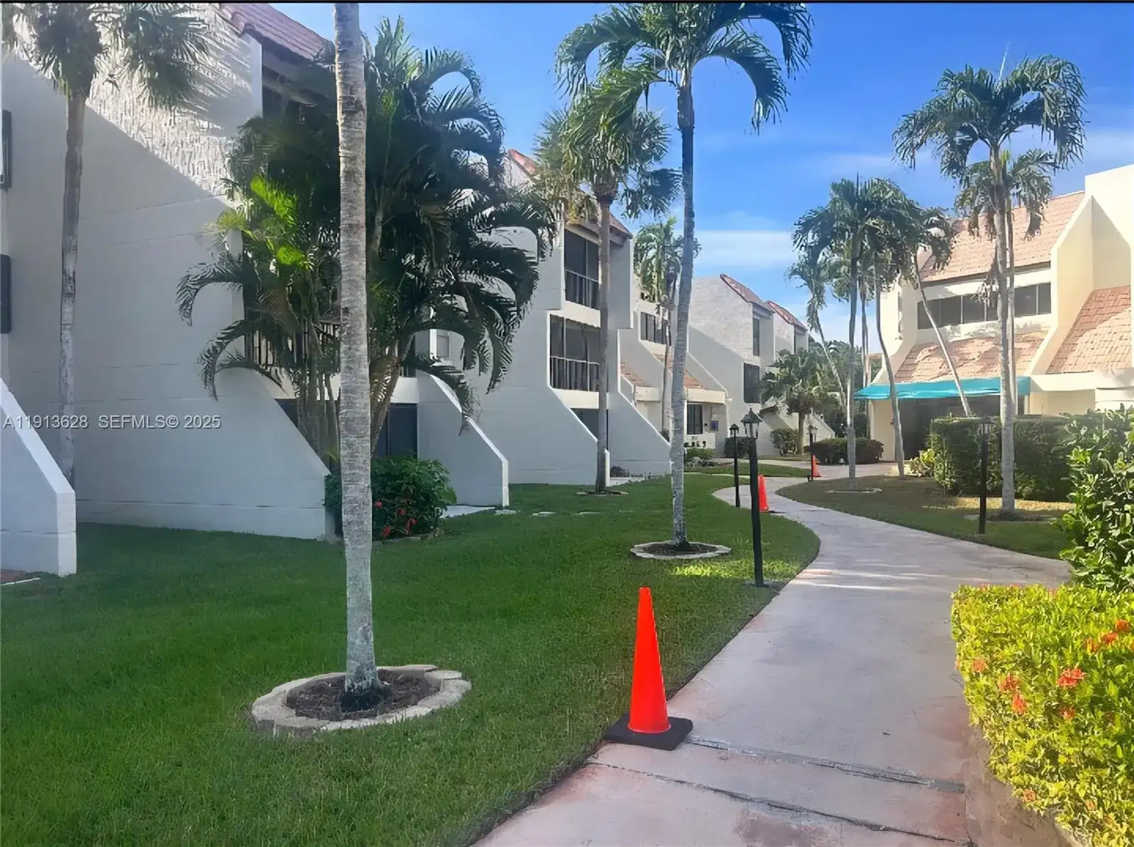 303 Racquet Club Rd # 204, Weston FL 33326 photo 2