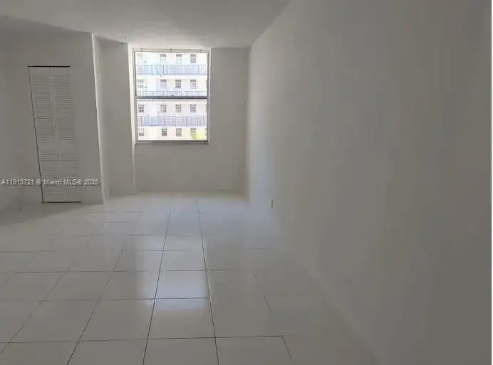2935 NE 163rd St # 4Q, North Miami Beach FL 33160 photo 2