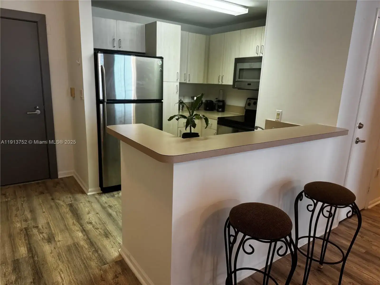 185 SE 14th Ter # 1812, Miami FL 33131 photo 3