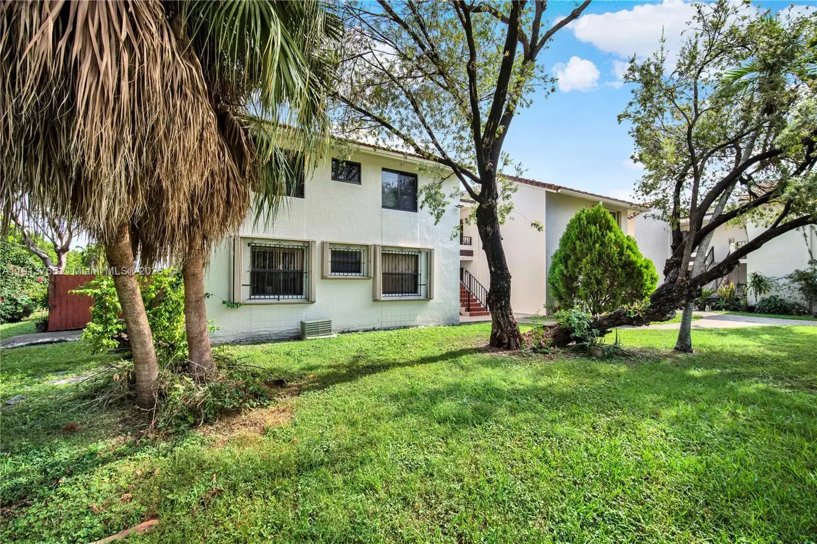 10857 NW 7th St # 17, Miami FL 33172 photo 2