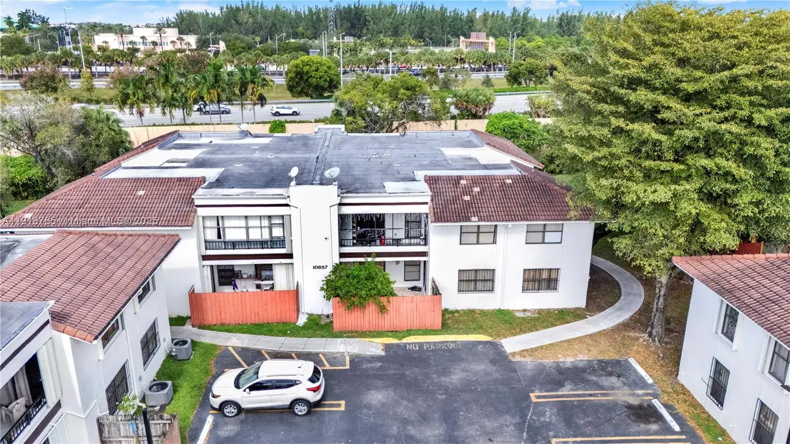 10857 NW 7th St # 17, Miami FL 33172 photo 3