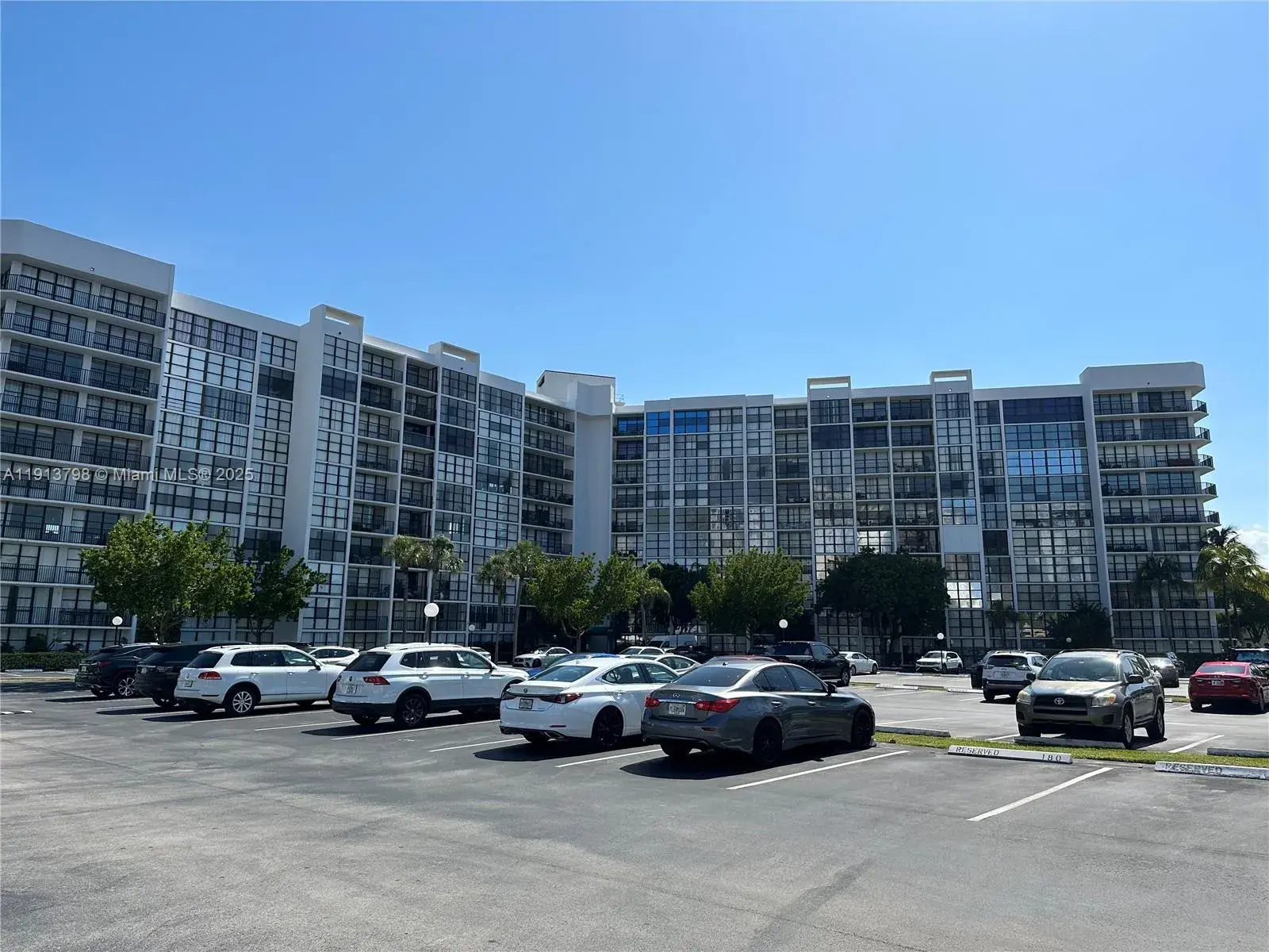 1000 Parkview Dr # 325, Hallandale Beach FL 33009