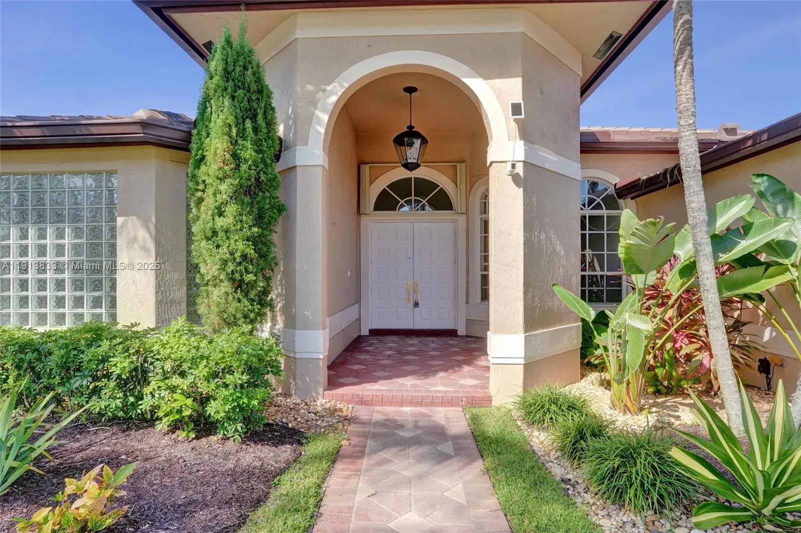 2553 Jardin Mnr, Weston FL 33327