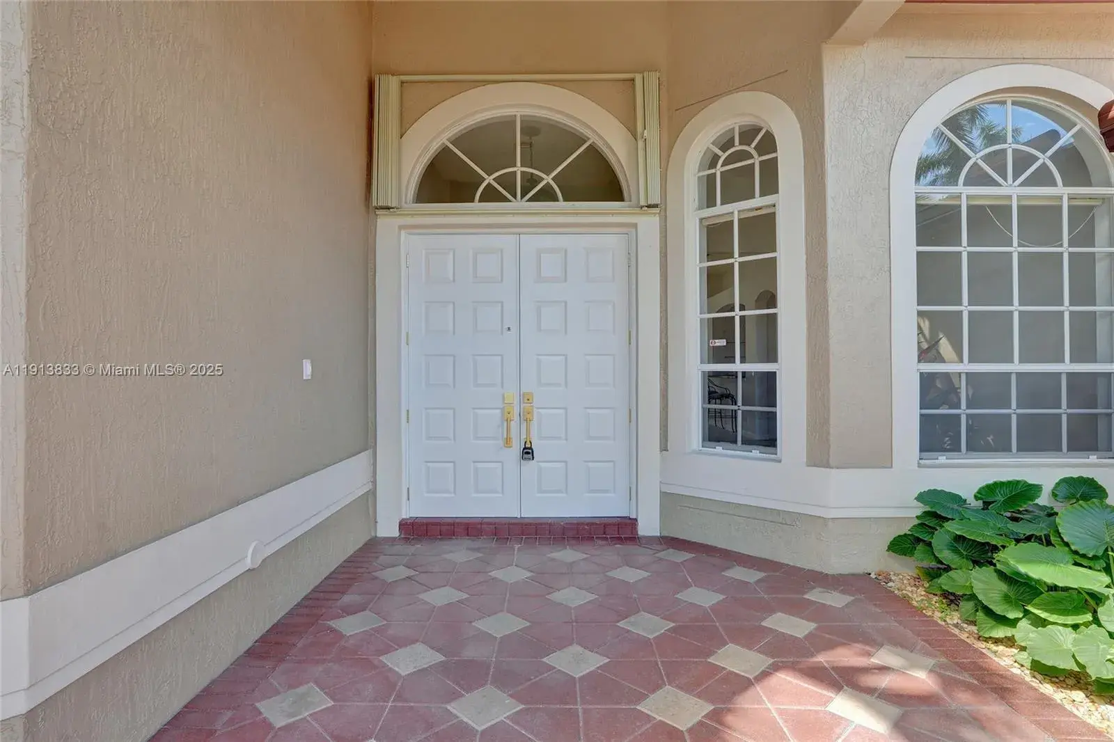 2553 Jardin Mnr, Weston FL 33327