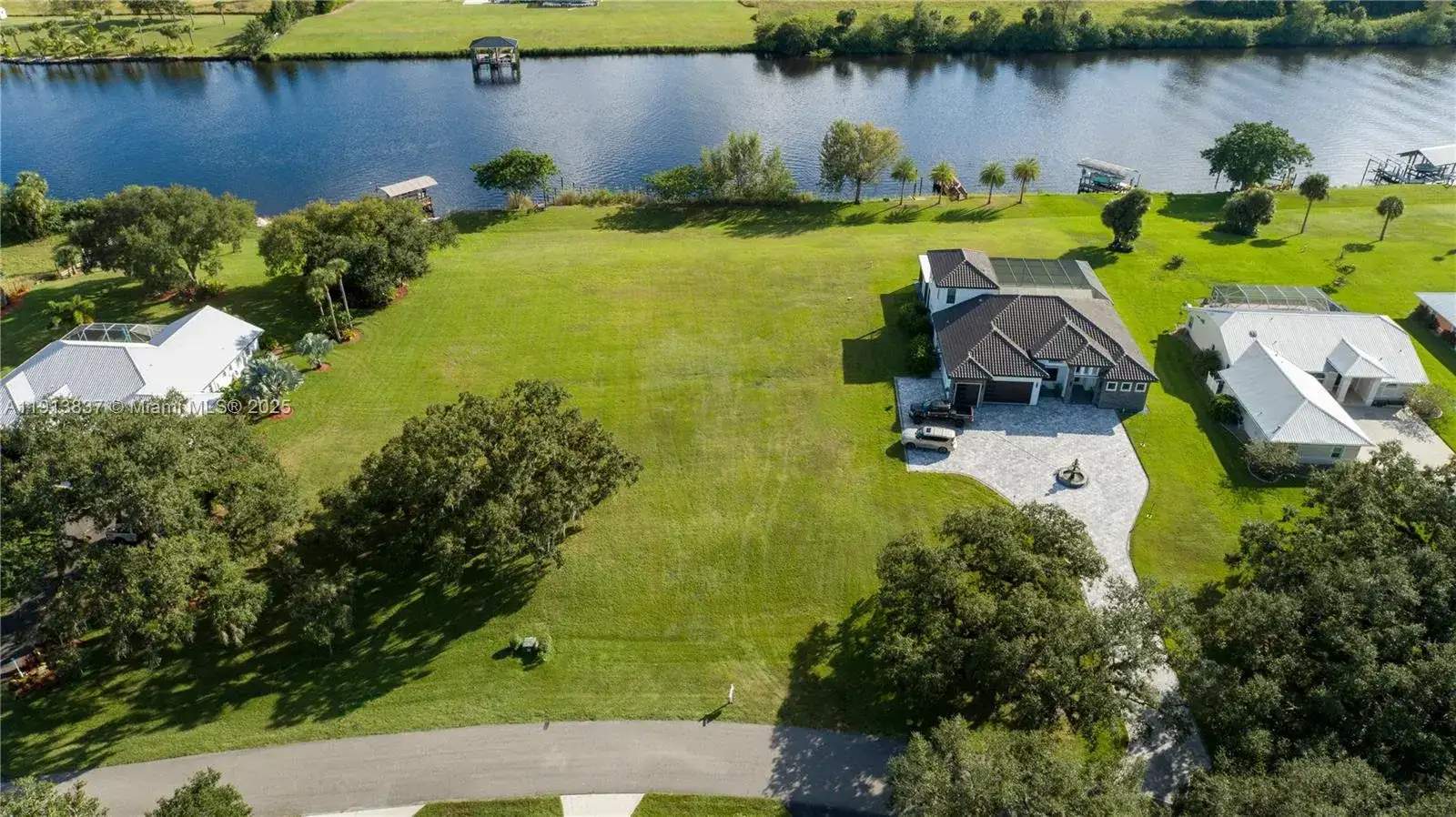 1497 Riverbend Dr, Other City - In The State Of Florida FL 33935 photo 2