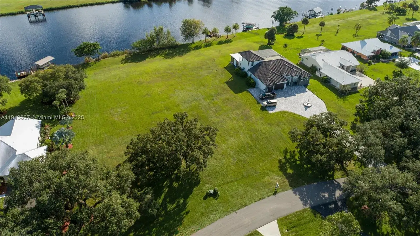 1497 Riverbend Dr, Other City - In The State Of Florida FL 33935 photo 3