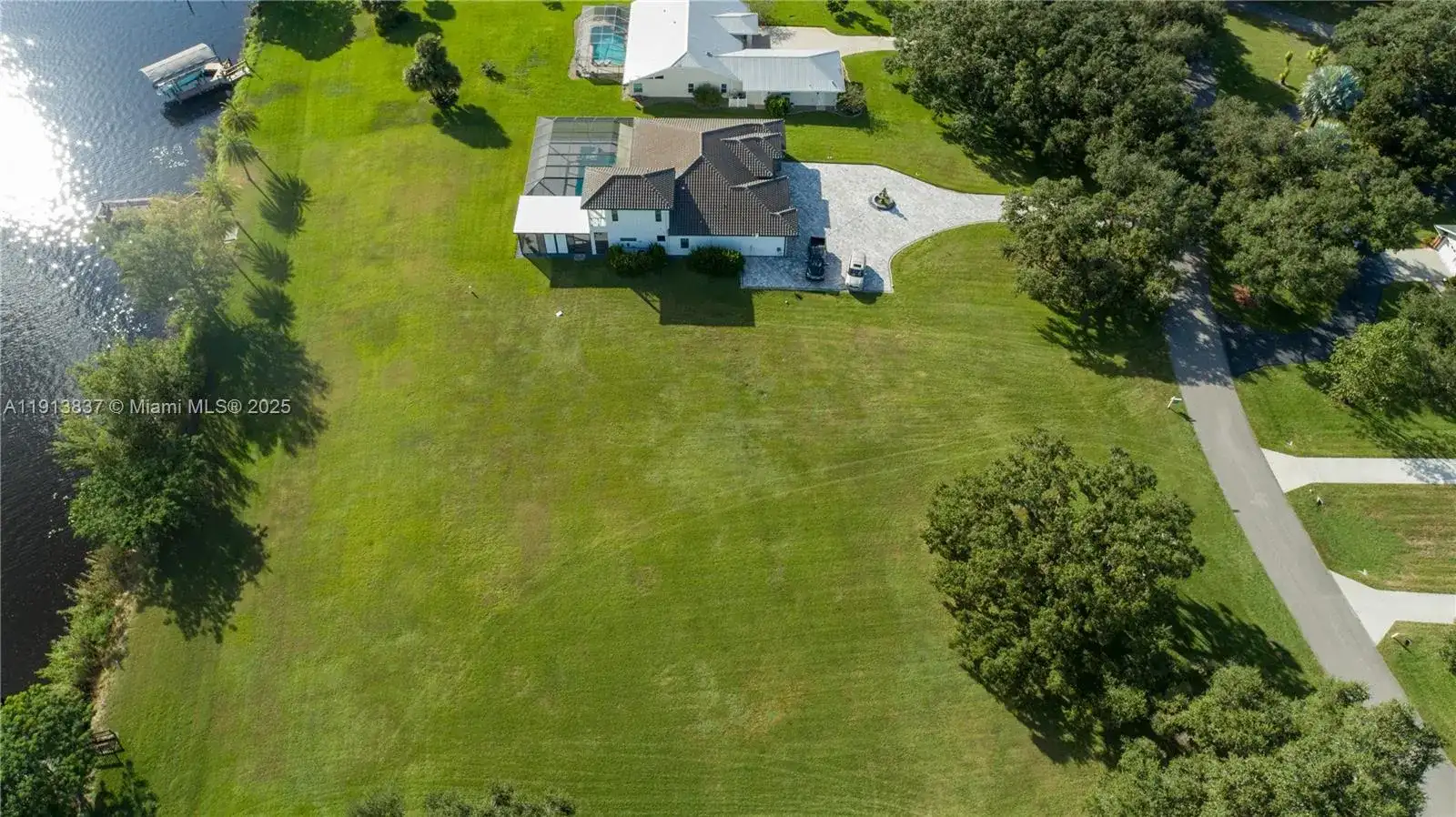 1497 Riverbend Dr, Other City - In The State Of Florida FL 33935 photo 4