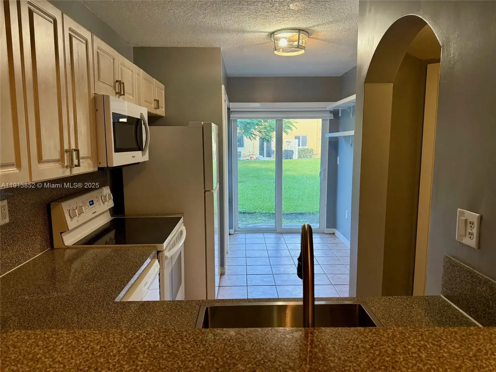 930 NE 34th Ave # 102, Homestead FL 33033 photo 3