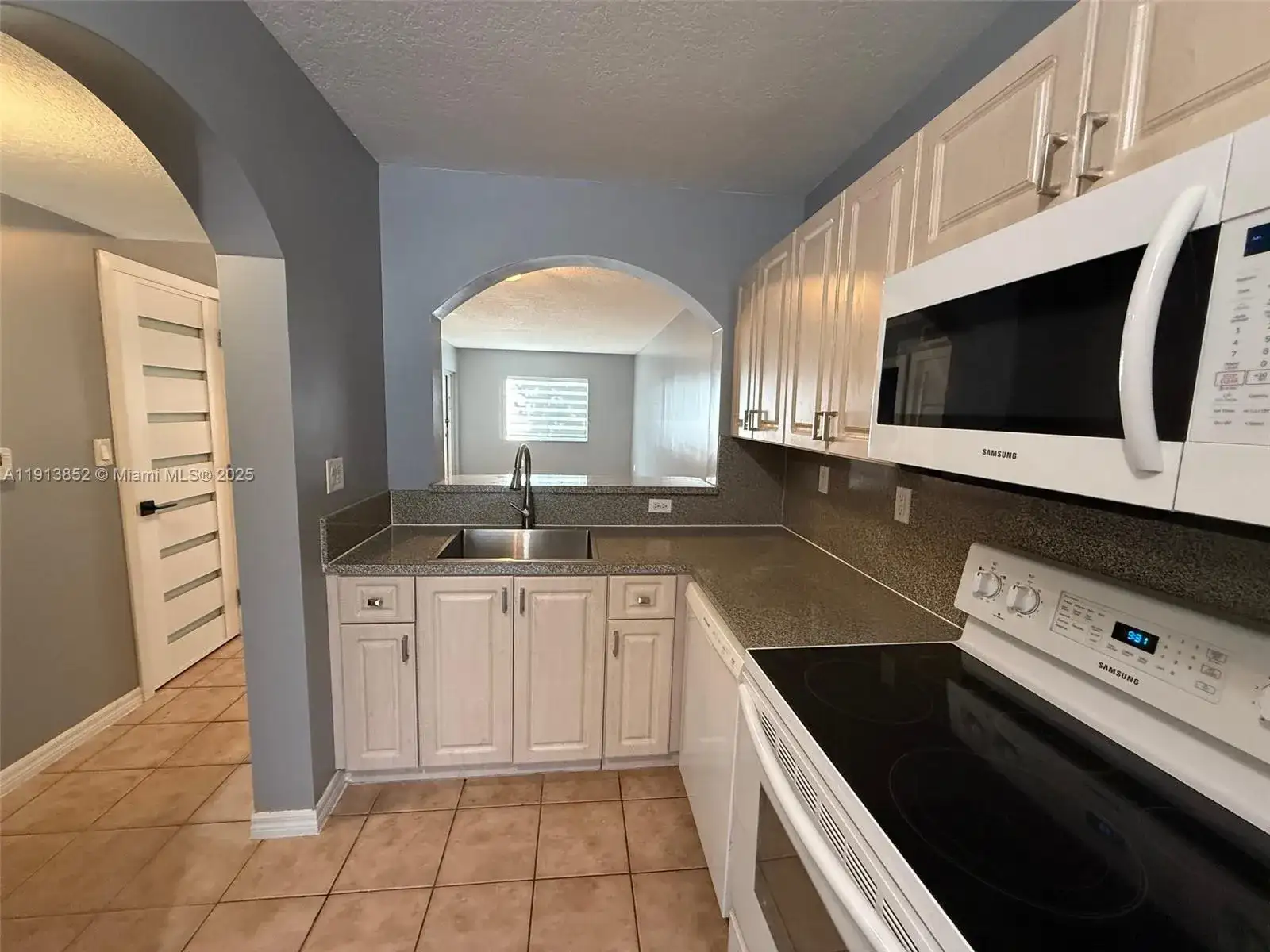 930 NE 34th Ave # 102, Homestead FL 33033 photo 5