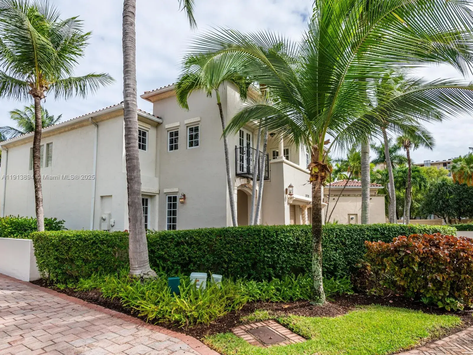20729 NE 32nd Ave, Aventura FL 33180