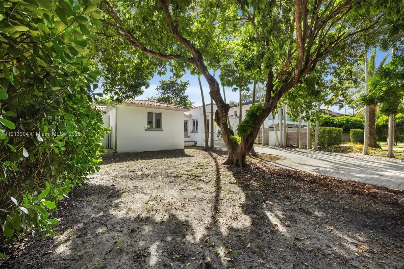 4120 Hardie Ave, Miami FL 33133 photo 2