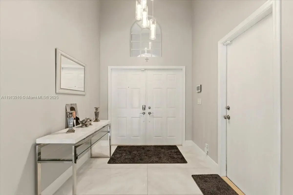 9353 Cove Point Cir, Boynton Beach FL 33472