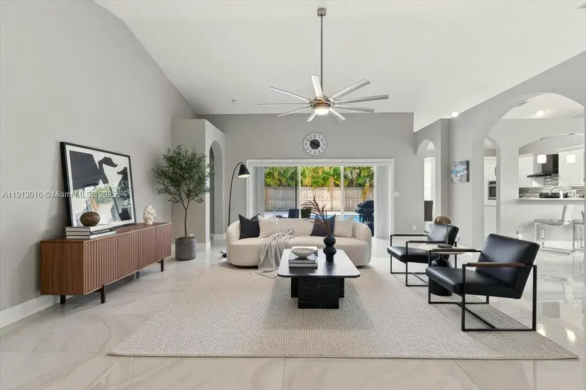 9353 Cove Point Cir, Boynton Beach FL 33472