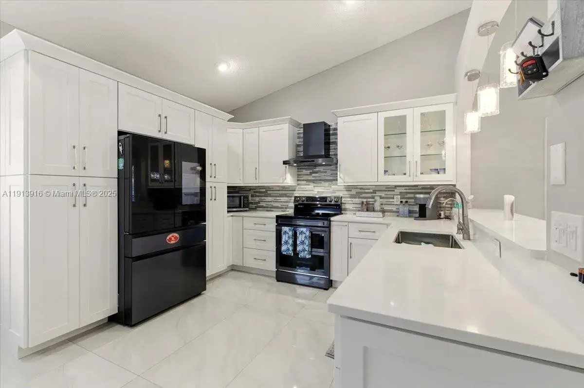 9353 Cove Point Cir, Boynton Beach FL 33472