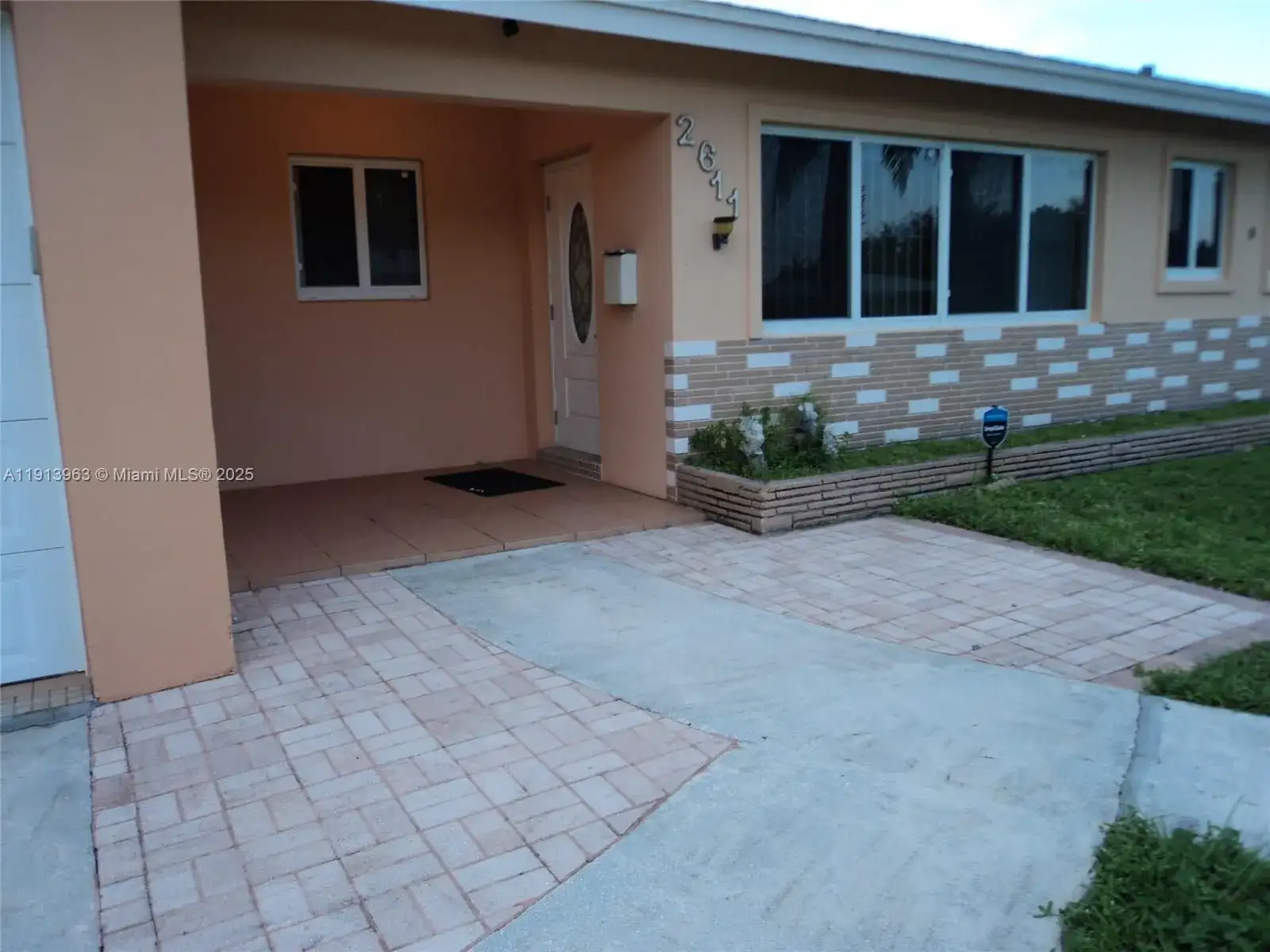 2611 Rodman St, Hollywood FL 33020 photo 2