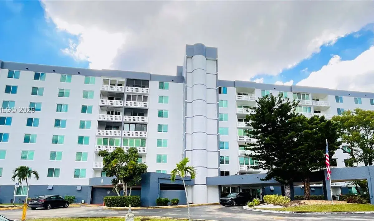 919 Hillcrest Dr # 704, Hollywood FL 33021