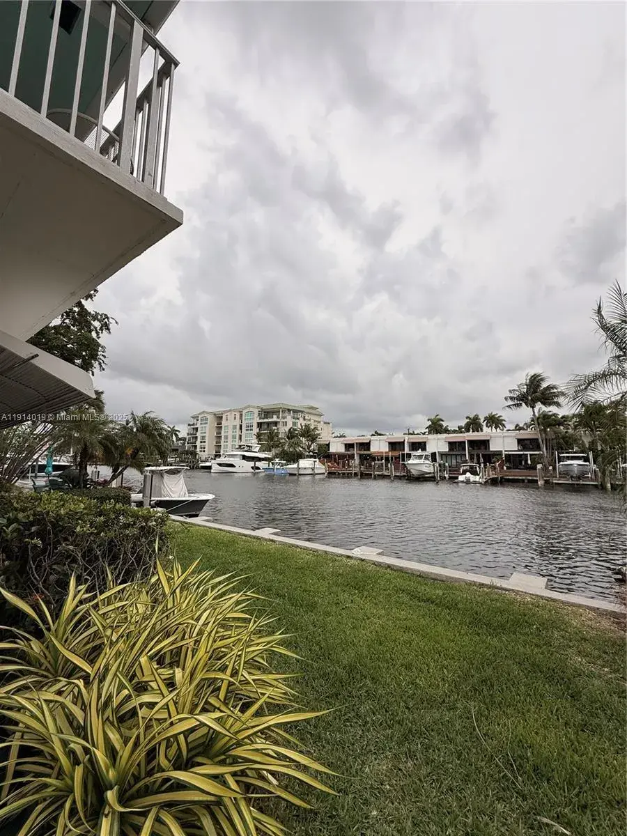 180 Isle Of Venice Dr # 100, Fort Lauderdale FL 33301