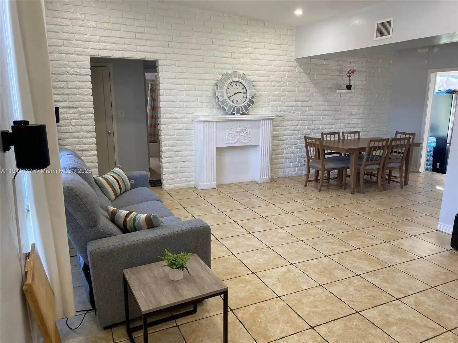 540 NW 111th St, Miami FL 33168 photo 2
