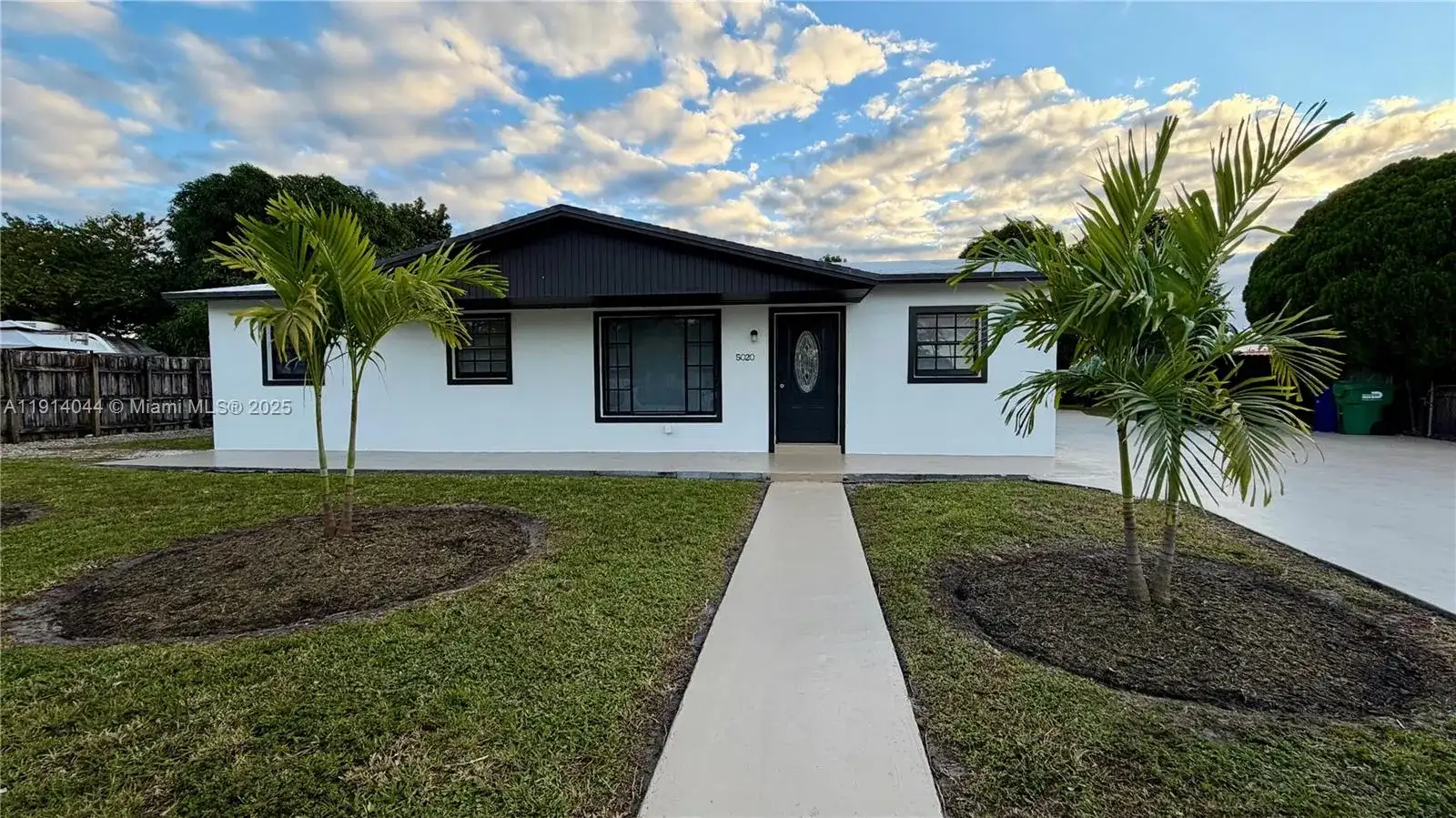 5020 NW 170th St, Miami Gardens FL 33055 photo 2