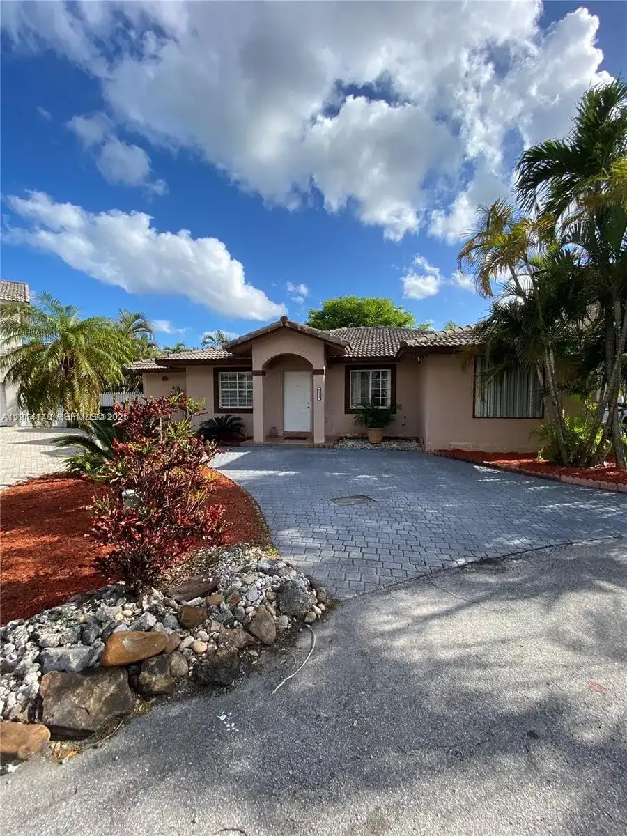 8330 SW 96th PL, Miami FL 33173 photo 2