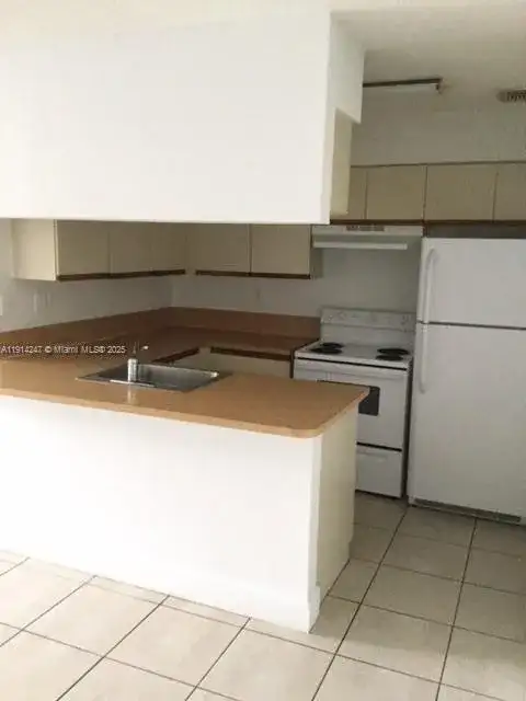 17580 NW 67th Pl # 1, Hialeah FL 33015 photo 2