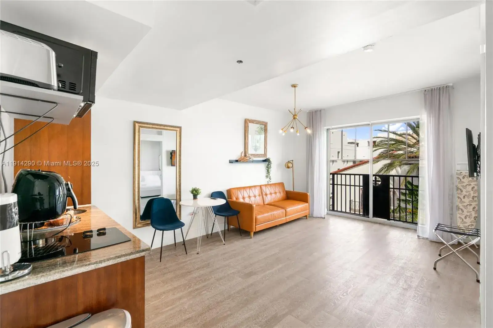1 bedroom 1 bath Residential for sale at 1060 Ocean Dr # D307, Miami Beach FL 33139
