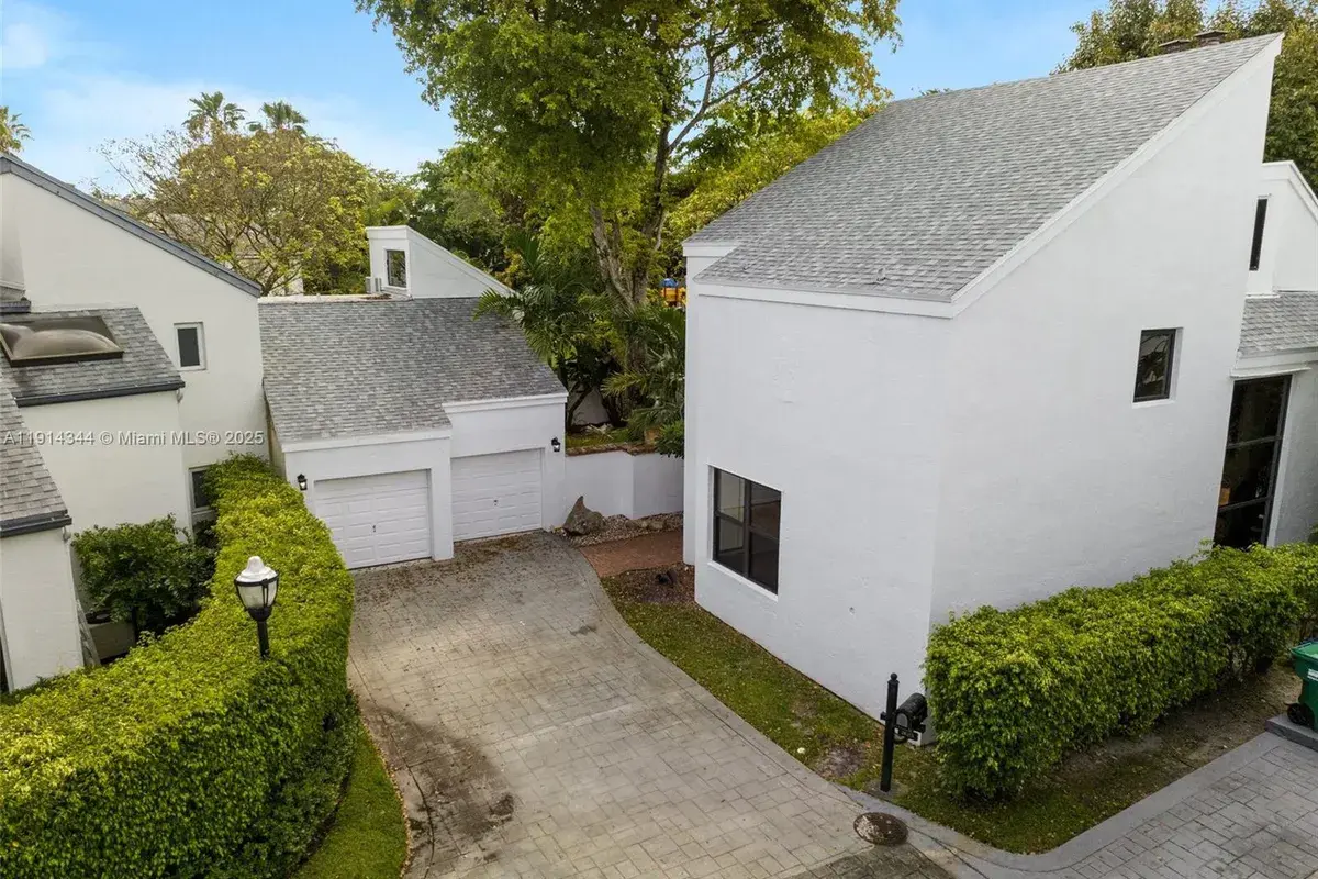 20215 W Oak Haven Cir, Miami FL 33179