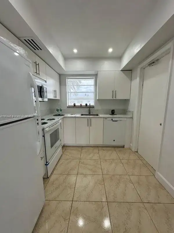 7610 SW 82nd St # J208, Miami FL 33143 photo 5