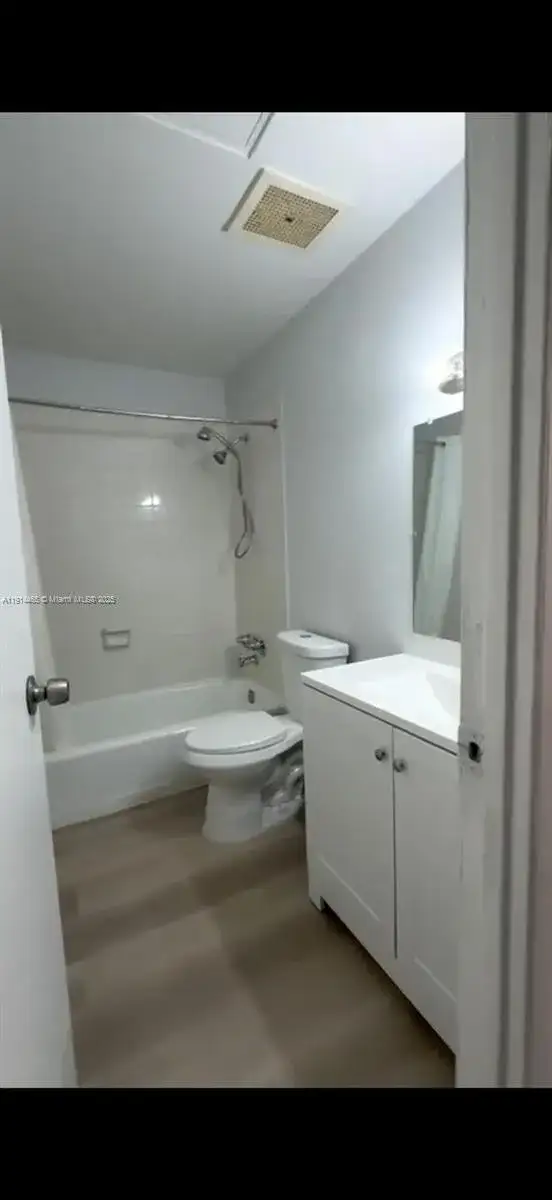 17901 NW 68 Ave # 205, Hialeah FL 33015 photo 4