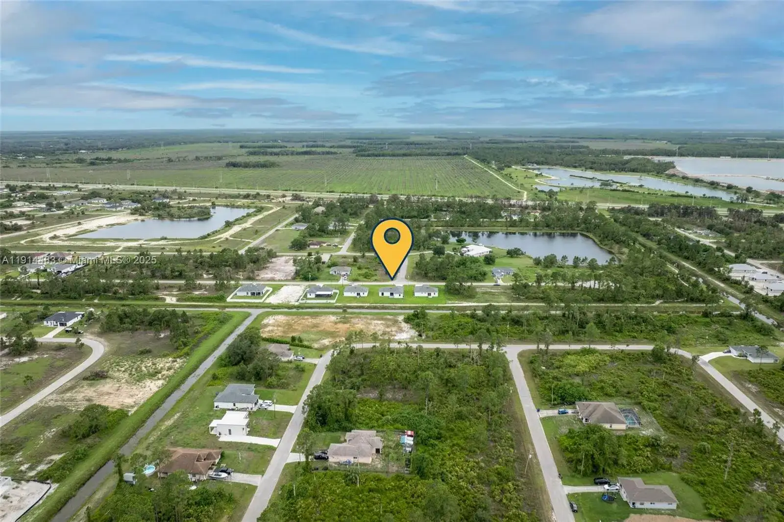 933 GLEASON ST, Lehigh Acres FL 33974 photo 3