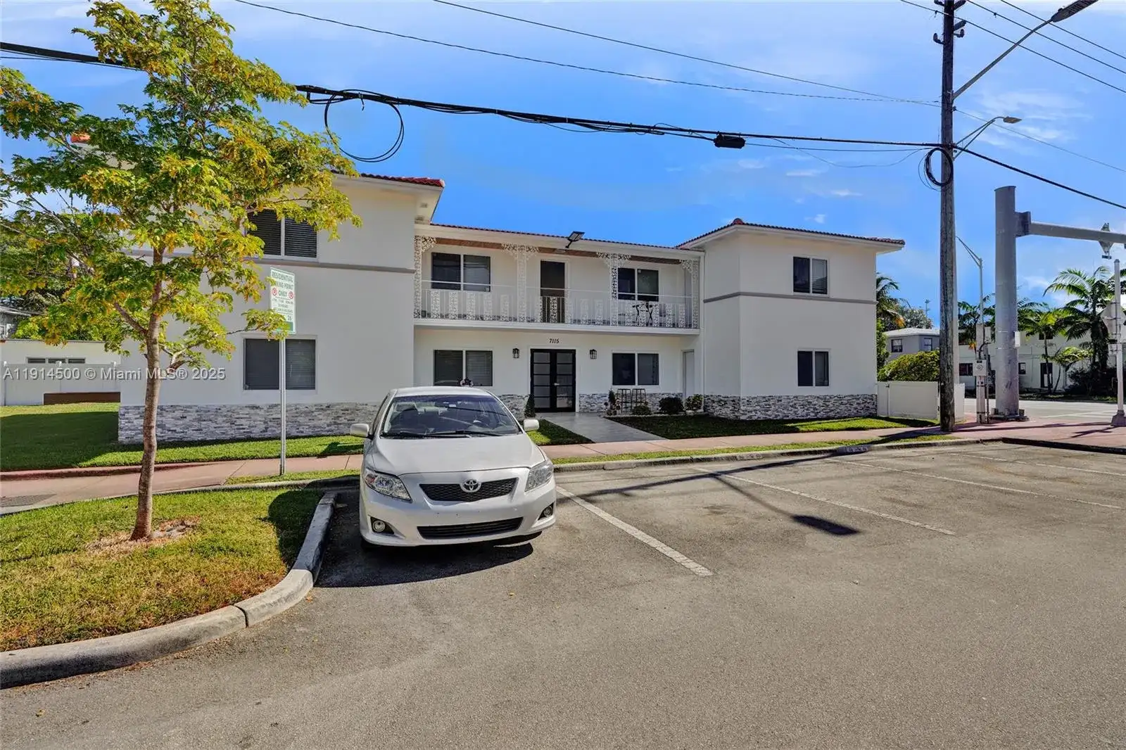 7115 Rue Granville # C, Miami Beach FL 33141 photo 2