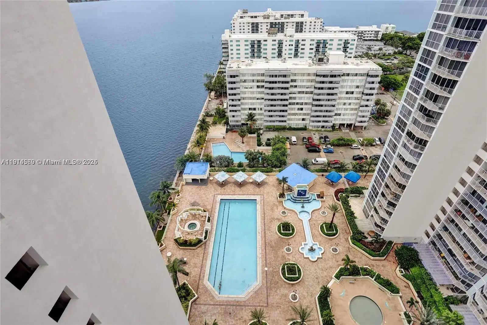 7601 E Treasure Dr # 2421, North Bay Village FL 33141 photo 4