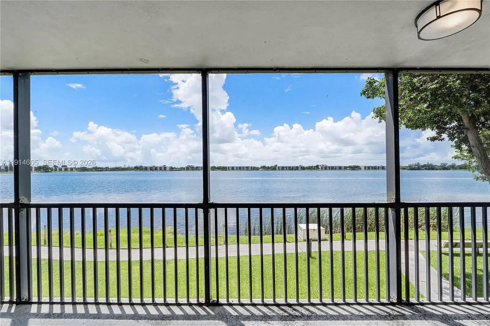 105 Lake Emerald Dr # 216, Oakland Park FL 33309 photo 4