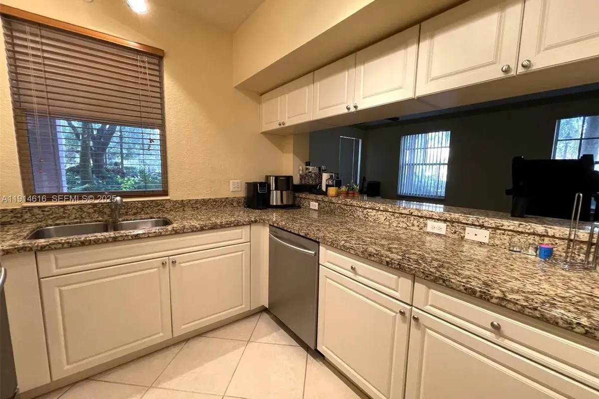 6584 W Sample Rd # 6584, Coral Springs FL 33067
