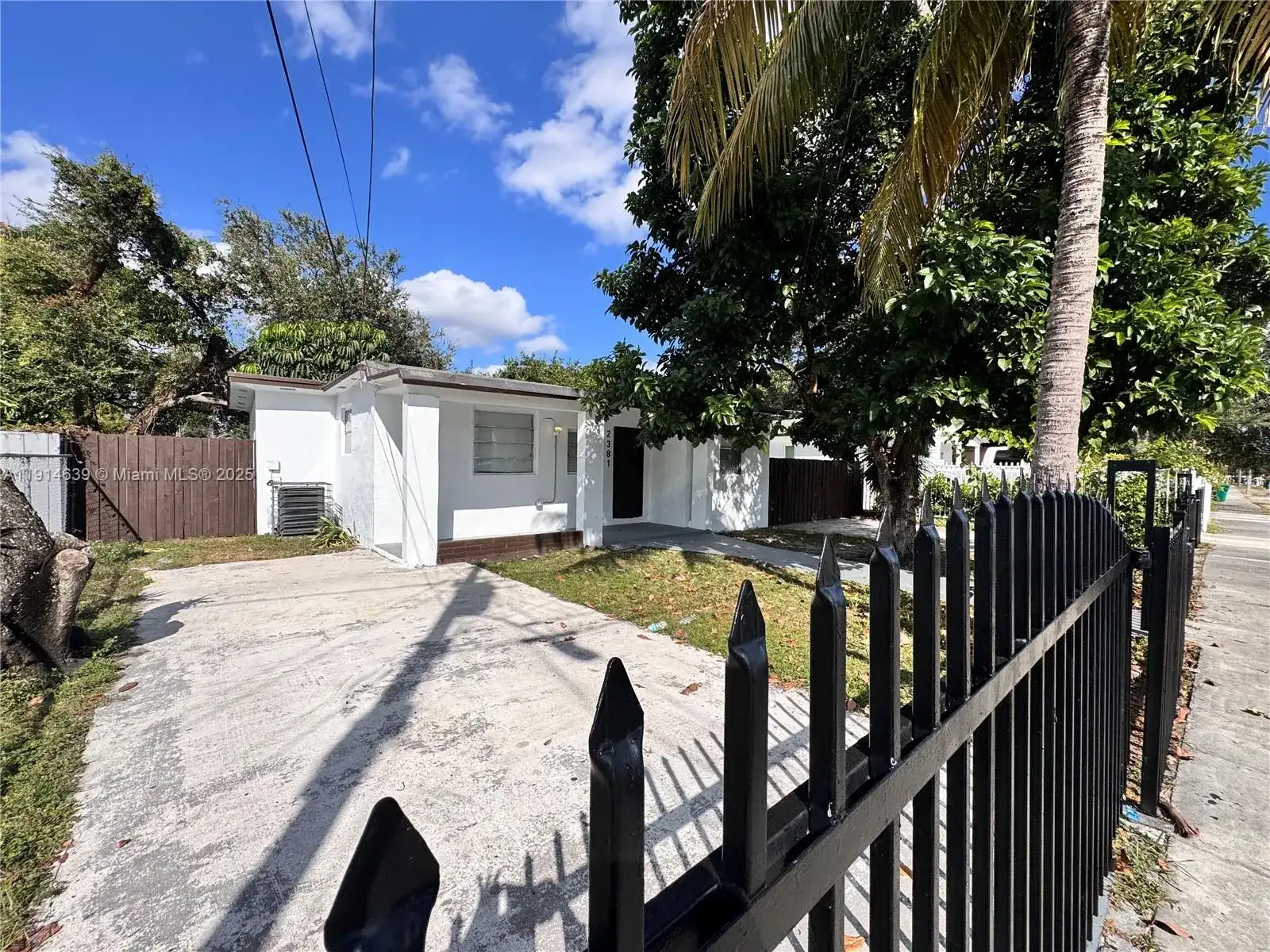 2381 NW 153rd St, Miami Gardens FL 33054 photo 2