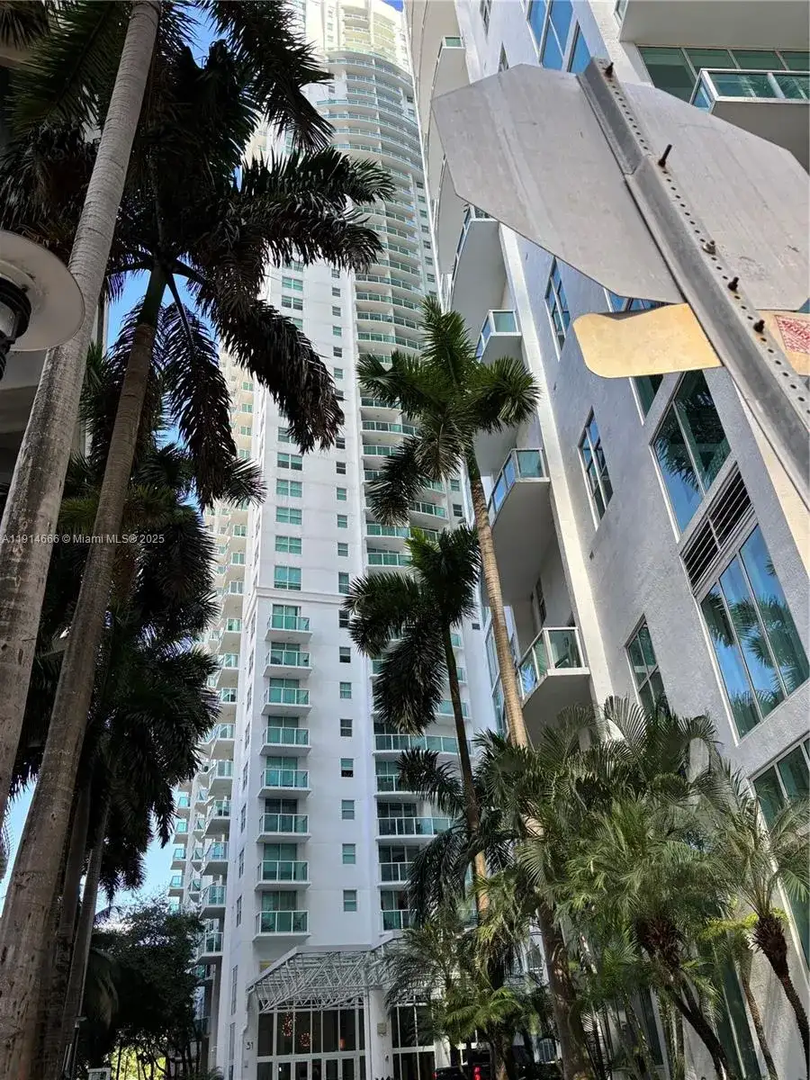 31 SE 5th St # 2103, Miami FL 33131 photo 2