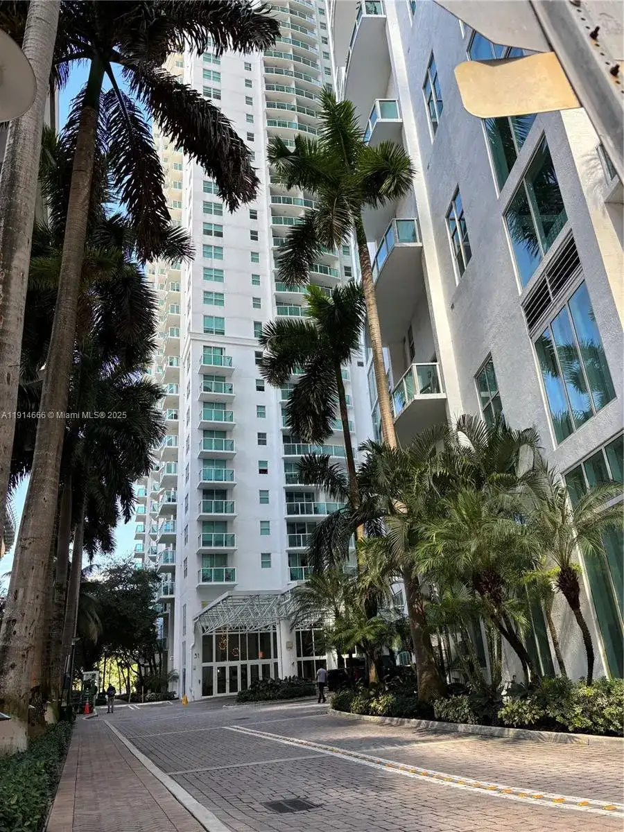 31 SE 5th St # 2103, Miami FL 33131 photo 3