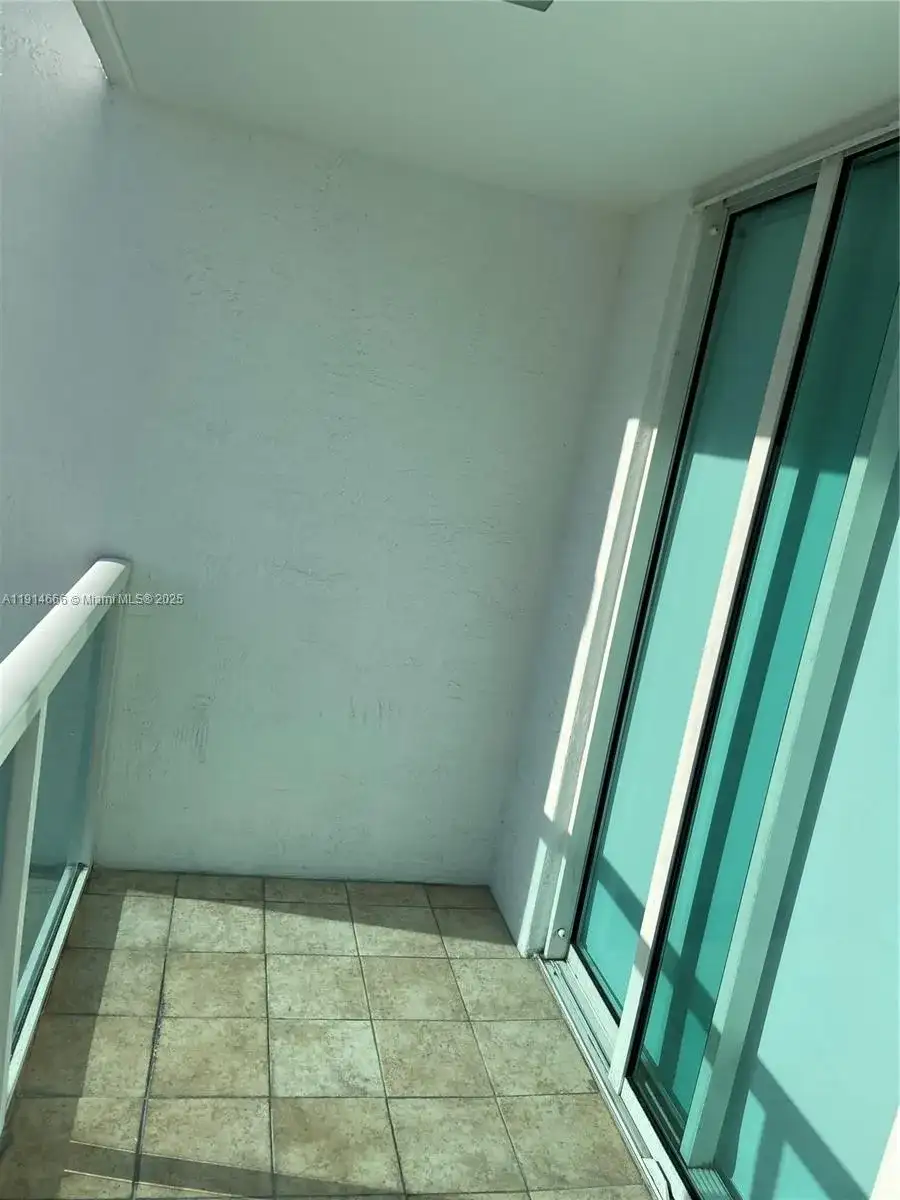 31 SE 5th St # 2103, Miami FL 33131 photo 5