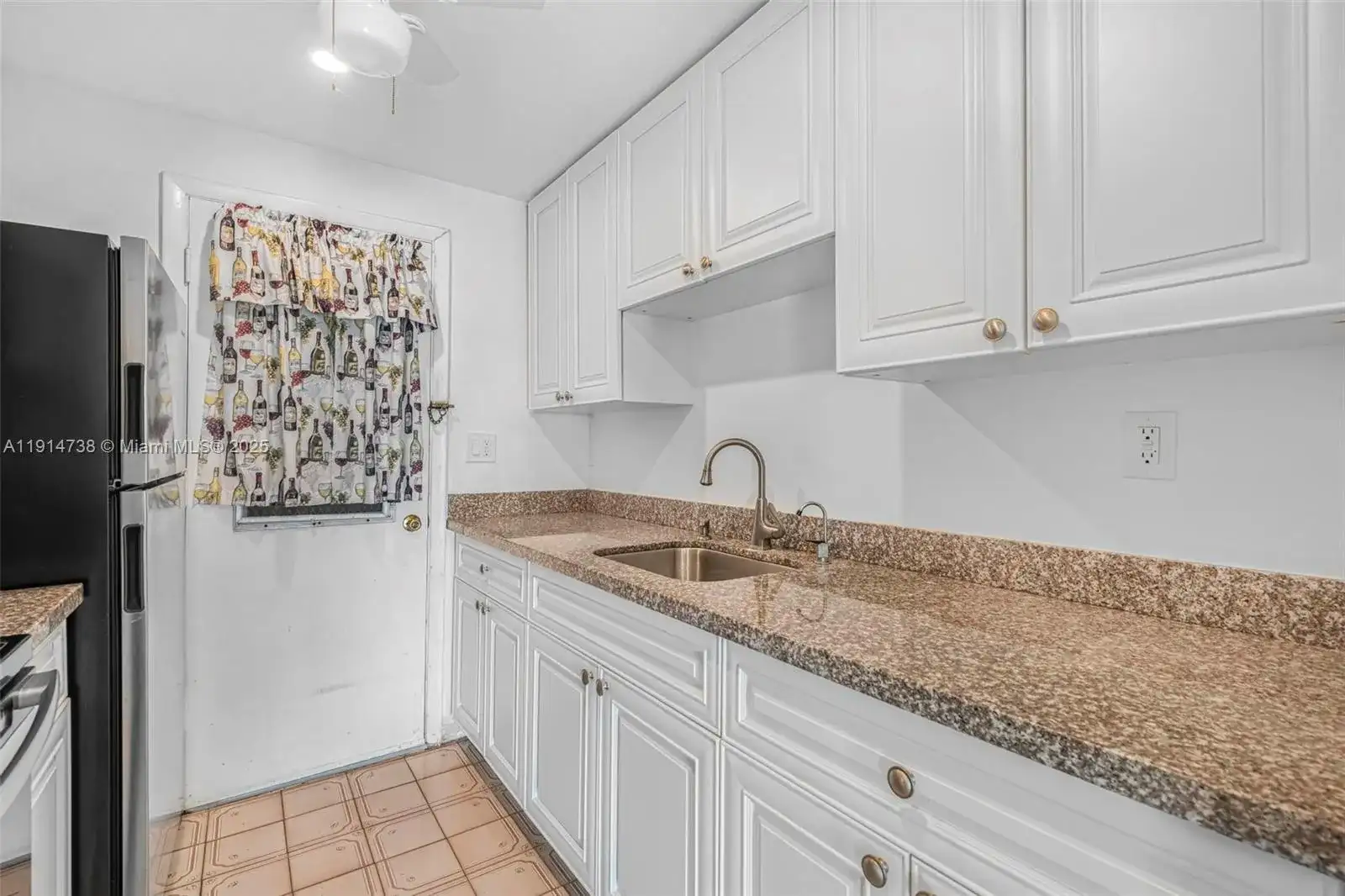 17000 NE 14th Ave # 301, North Miami Beach FL 33162 photo 2
