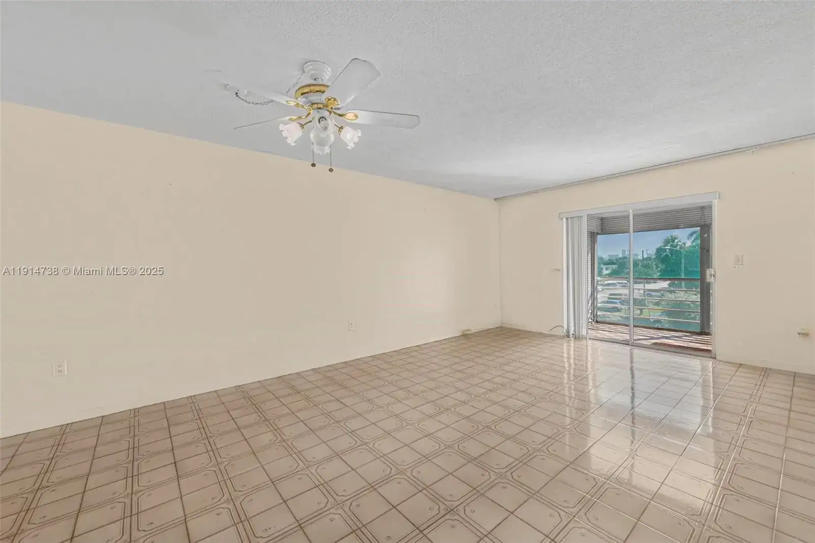 17000 NE 14th Ave # 301, North Miami Beach FL 33162 photo 3