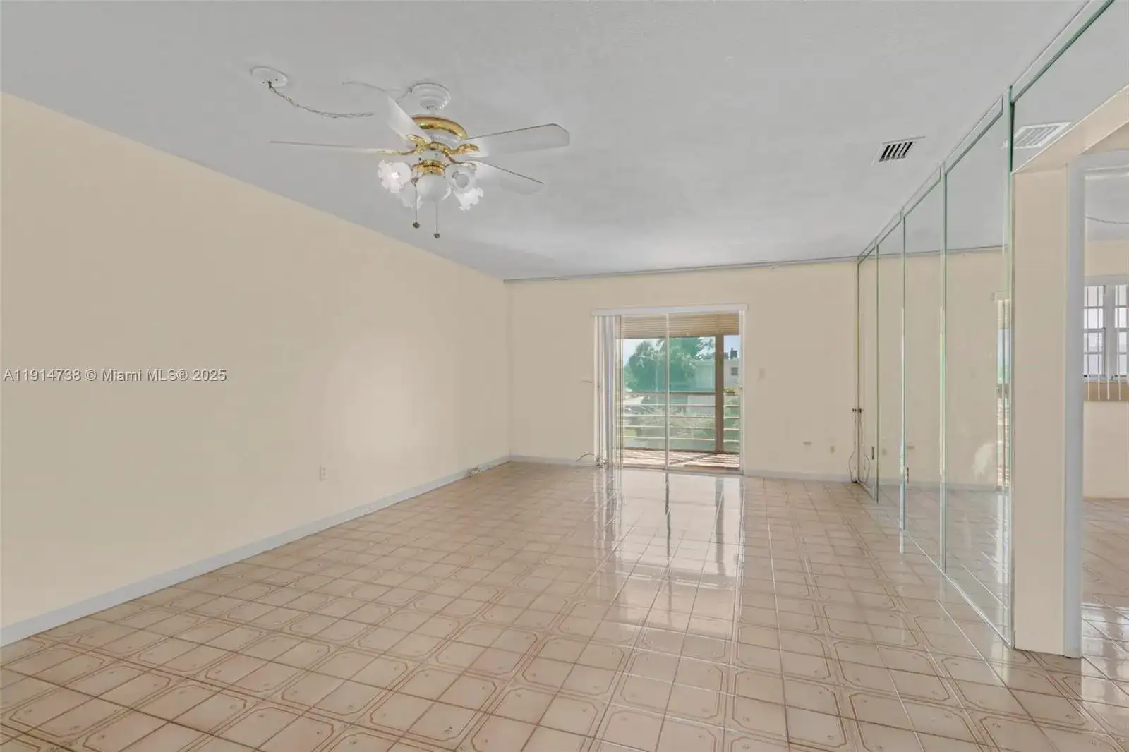 17000 NE 14th Ave # 301, North Miami Beach FL 33162 photo 4