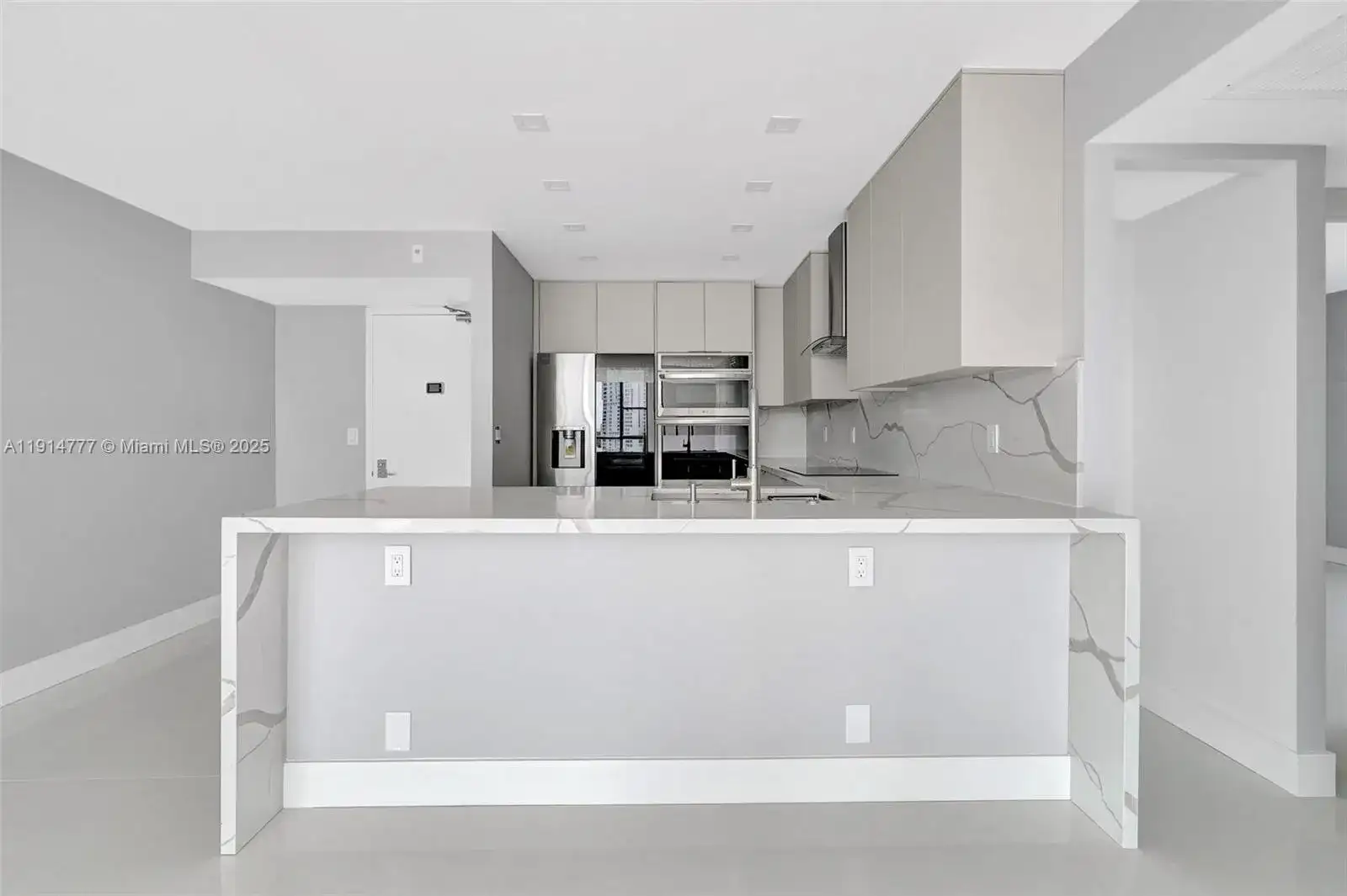 20379 W Country Club Dr, Aventura FL 33180 photo 3