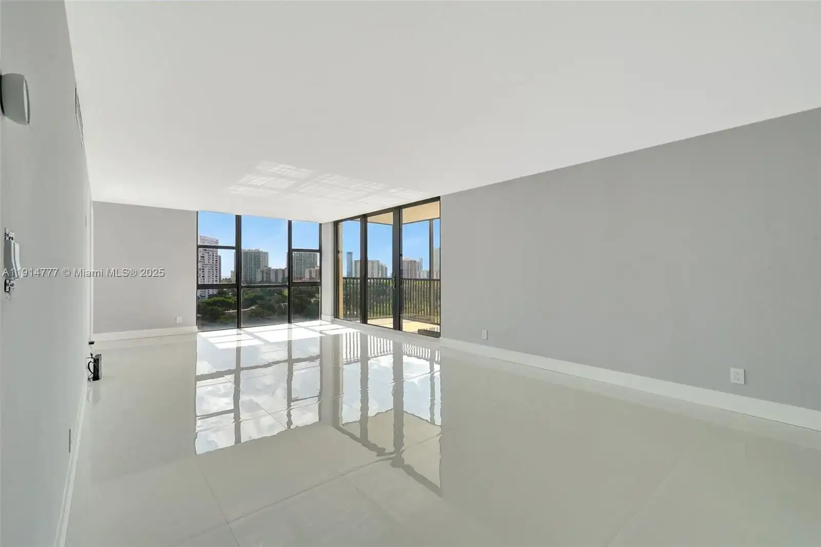 20379 W Country Club Dr, Aventura FL 33180 photo 4