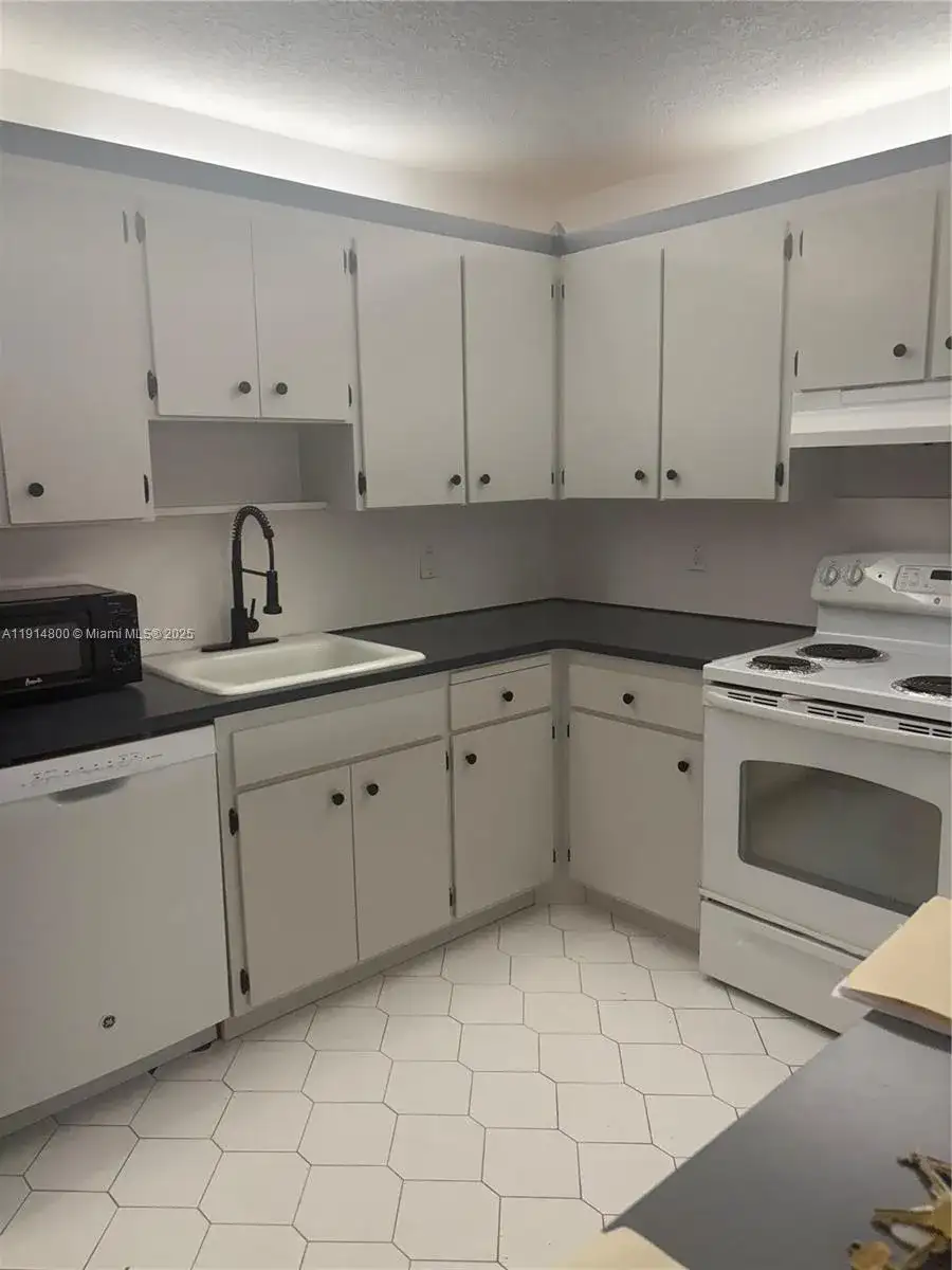 1200 NE Miami Gardens Dr # 218W, Miami FL 33179 photo 2