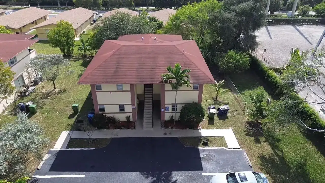 825 SW 10th St, Hallandale Beach FL 33009 photo 4