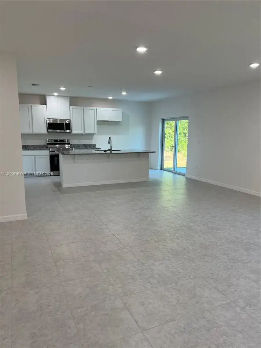 55 Douglas Ave S, Other City - In The State Of Florida FL 33976 photo 5