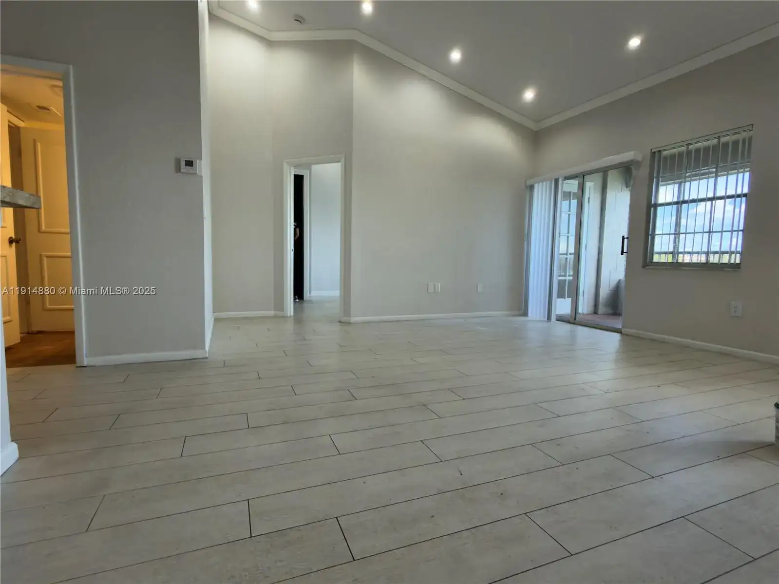 2831 N Oakland Forest Dr # 304, Oakland Park FL 33309 photo 2