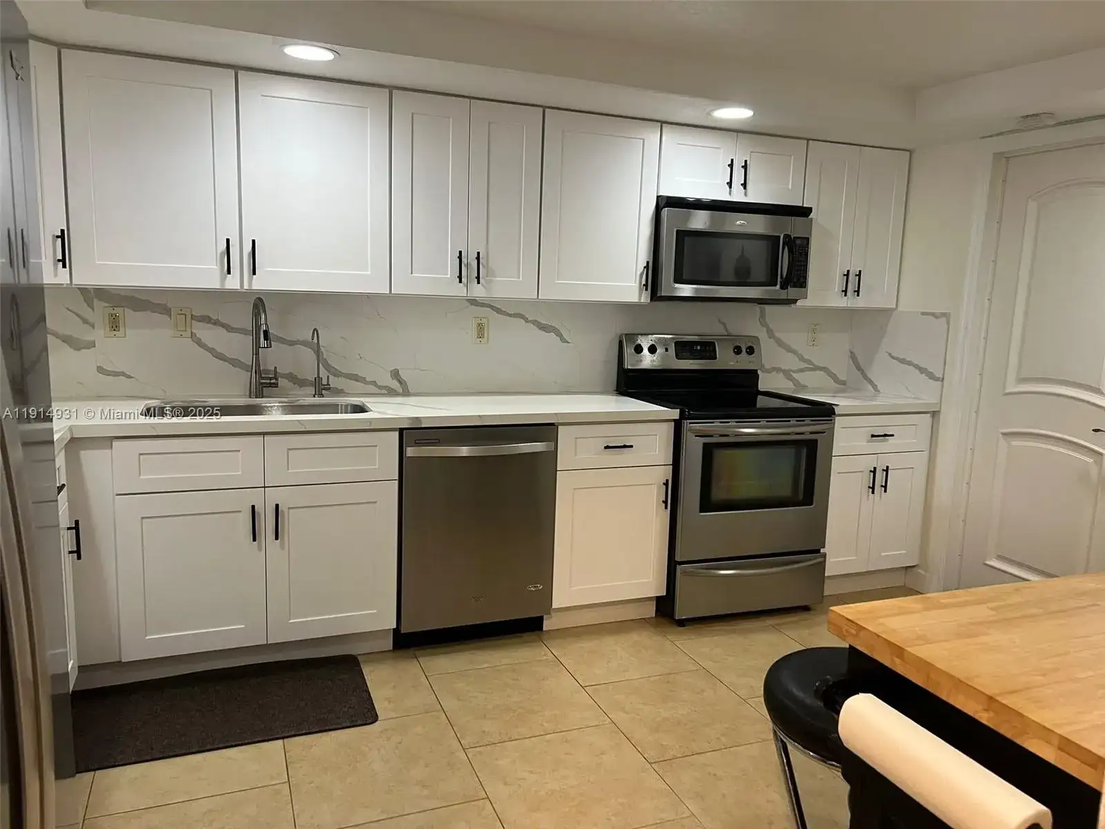 9894 Fairway Cove Ln, Plantation FL 33324 photo 4